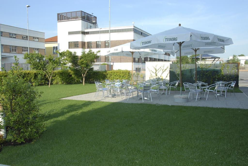 Groane Hotel Residence Cesano Maderno Buitenkant foto