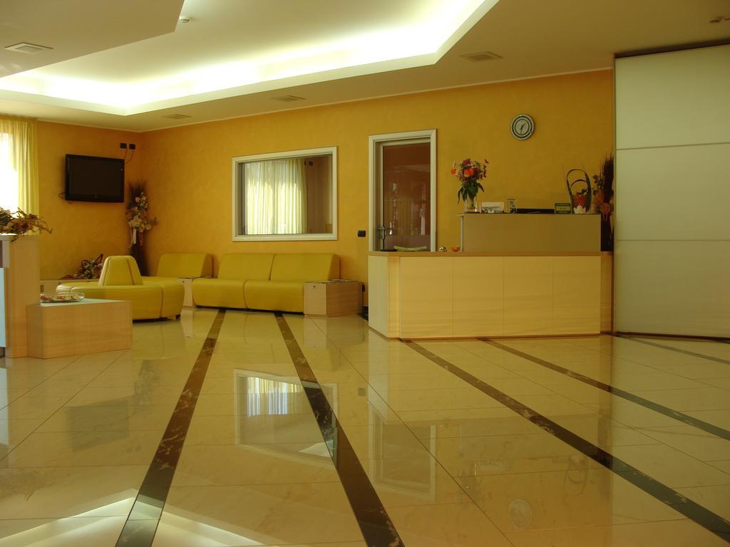 Groane Hotel Residence Cesano Maderno Buitenkant foto
