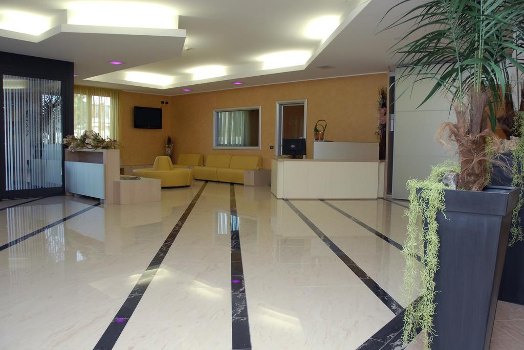 Groane Hotel Residence Cesano Maderno Buitenkant foto