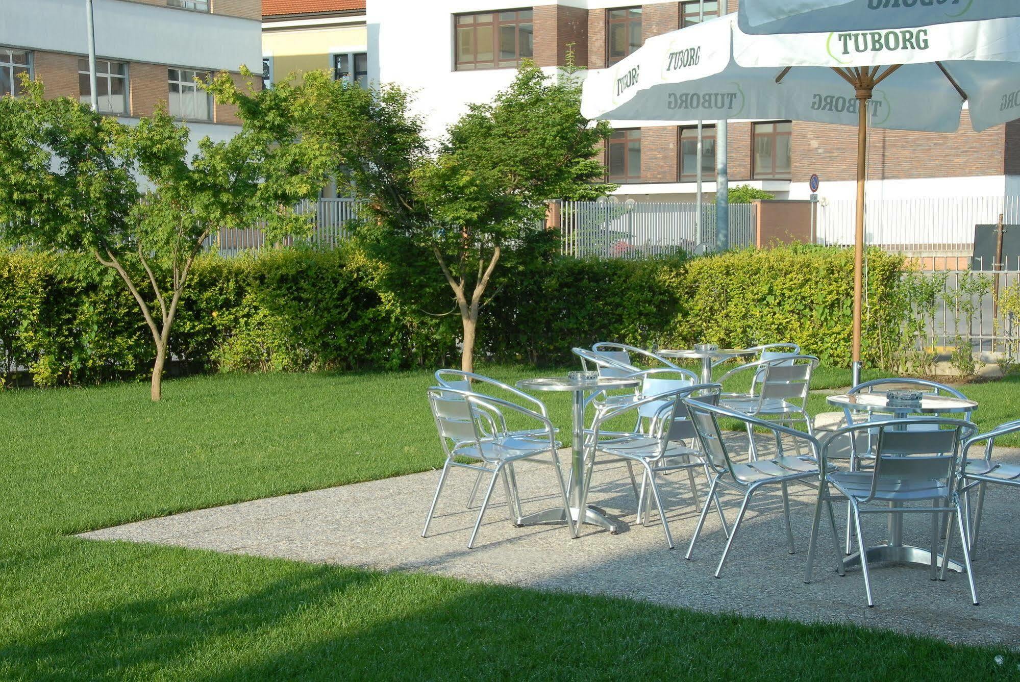 Groane Hotel Residence Cesano Maderno Buitenkant foto
